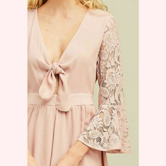 Entro Blush Lace Romper - Picture 6 of 7